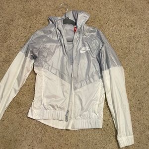 Women’s windbreaker